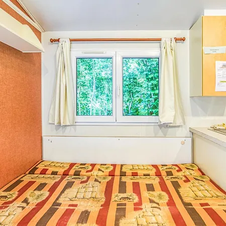 Pet Friendly Stacaravan In En Rouergues Campingplads *
