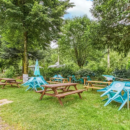 Pet Friendly Stacaravan In En Rouergues Campingplads